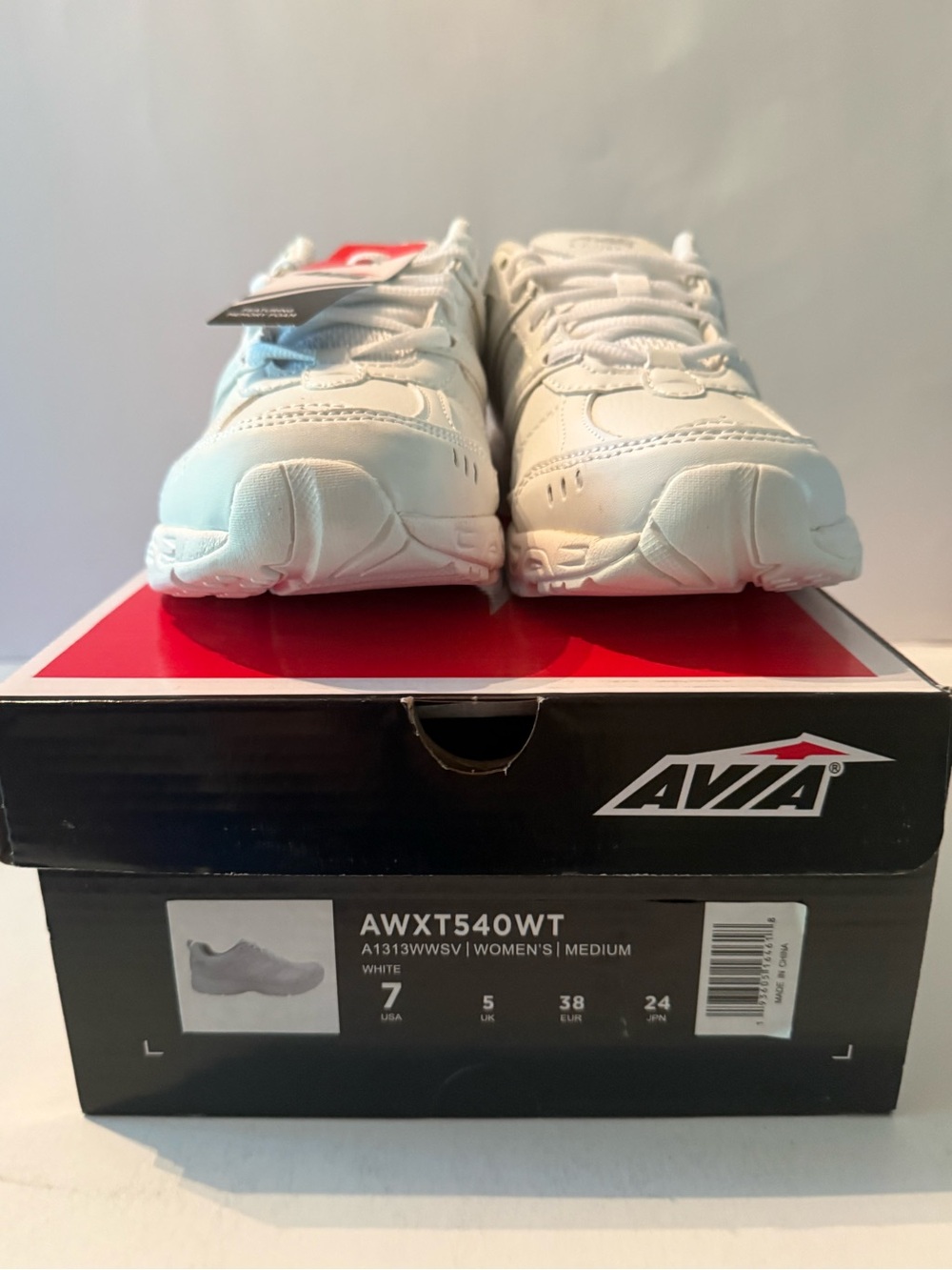 Avia White Women's Walking Sneakers Size 7 Medium NEW IN BOX